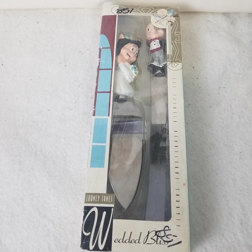 Warner Bros Looney Tunes Cake Server Set White NWOT Wedded anniversary porky pig